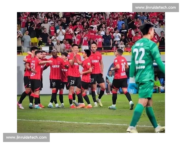 某队重磅外援加盟引发新赛季格局全面震荡升级球迷热议不断升温中 - 副本 (2)