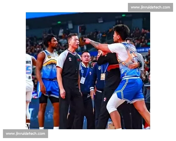 球迷热议裁判判罚与球队未来走向引爆舆论场各方观点激烈交锋背后真相 - 副本 (2)