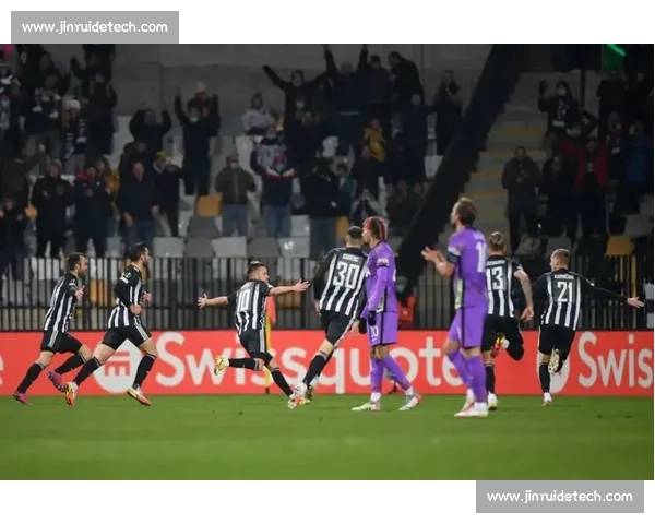 绿茵场上读秒时刻的足球绝杀进球燃爆全场传奇瞬间回顾震撼人心 - 副本